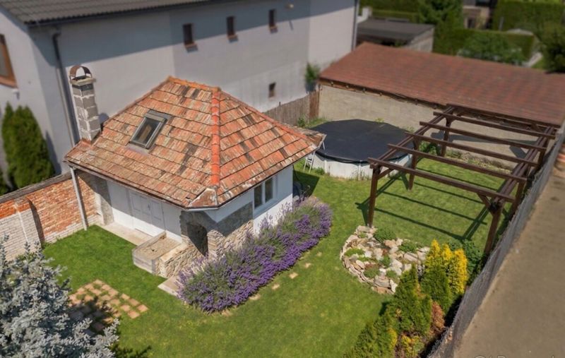 Priestranný podpivničený rodinný dom Jarovce – fotografia 2